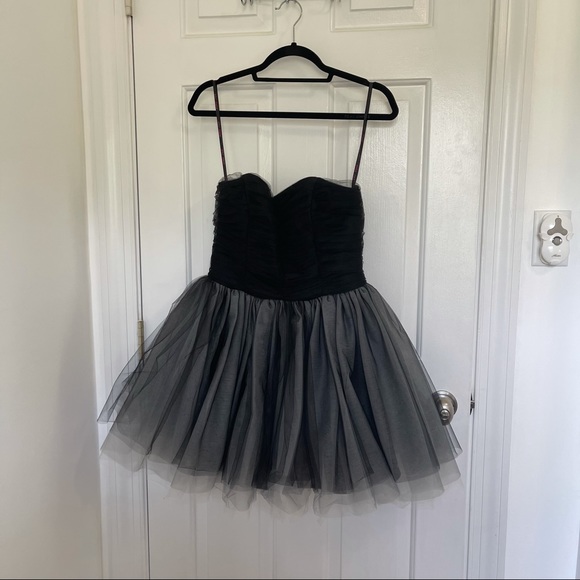 Betsey Johnson Dresses & Skirts - Betsy Johnson Strapless Tulle Dress